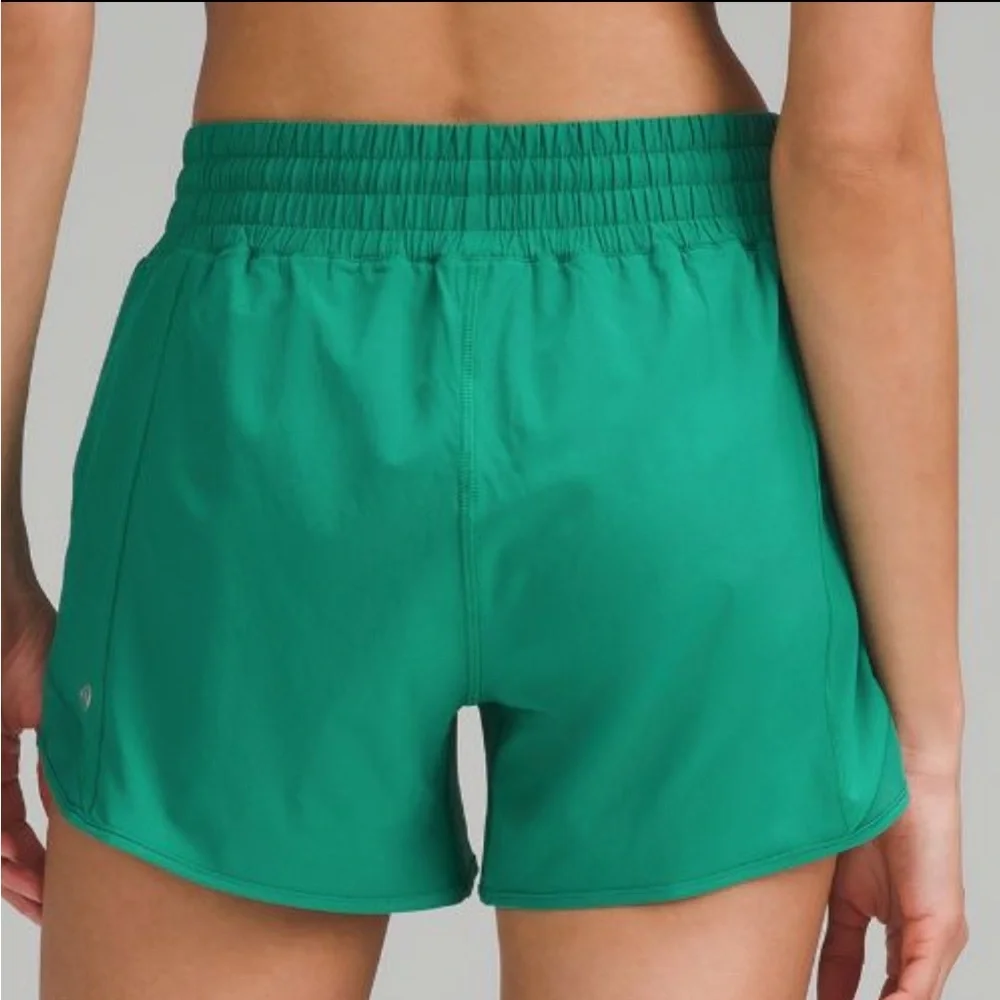 LULULEMON HOTTY HOT HIGH RISE SHORT 4” LINED CASCADE GREEN COLOR SIZE 2 NWT - Picture 3 of 5